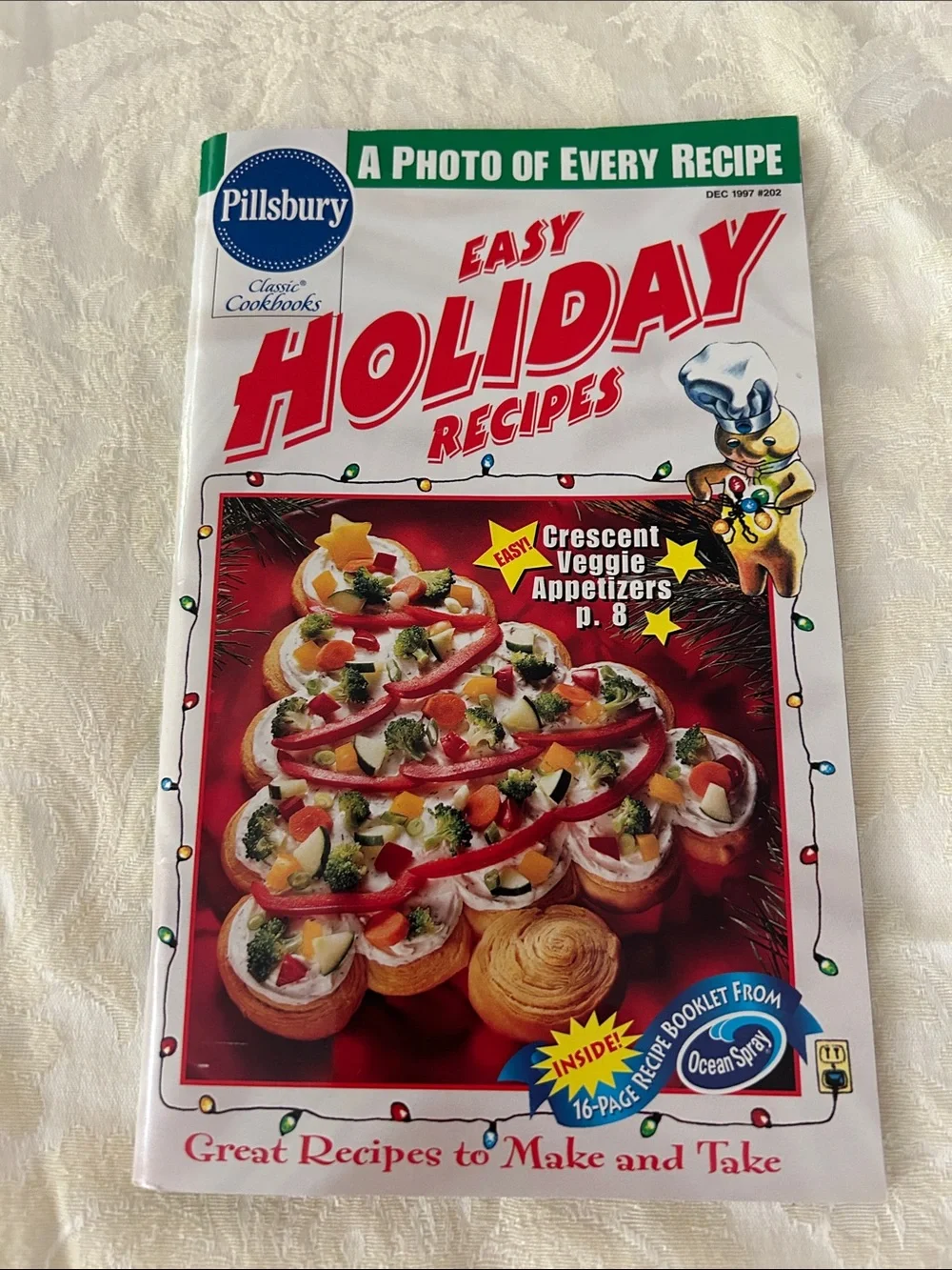 Pillsbury / Taste of Home / Betty Crocker Lot of 7 Softcover Cookbook Booklets